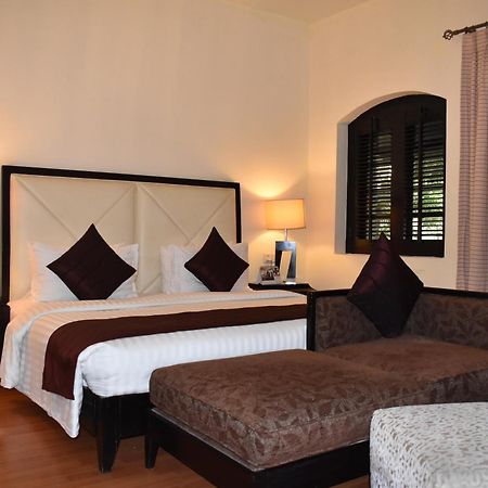 Ramada Plaza By Wyndham Karachi Airport Hotel מראה חיצוני תמונה A bedroom at the resort