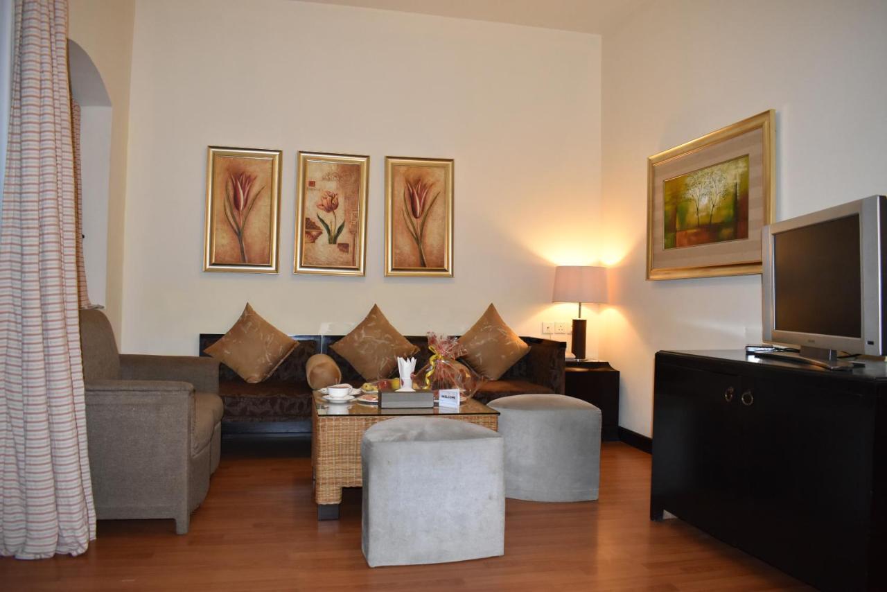 Ramada Plaza By Wyndham Karachi Airport Hotel מראה חיצוני תמונה Living room