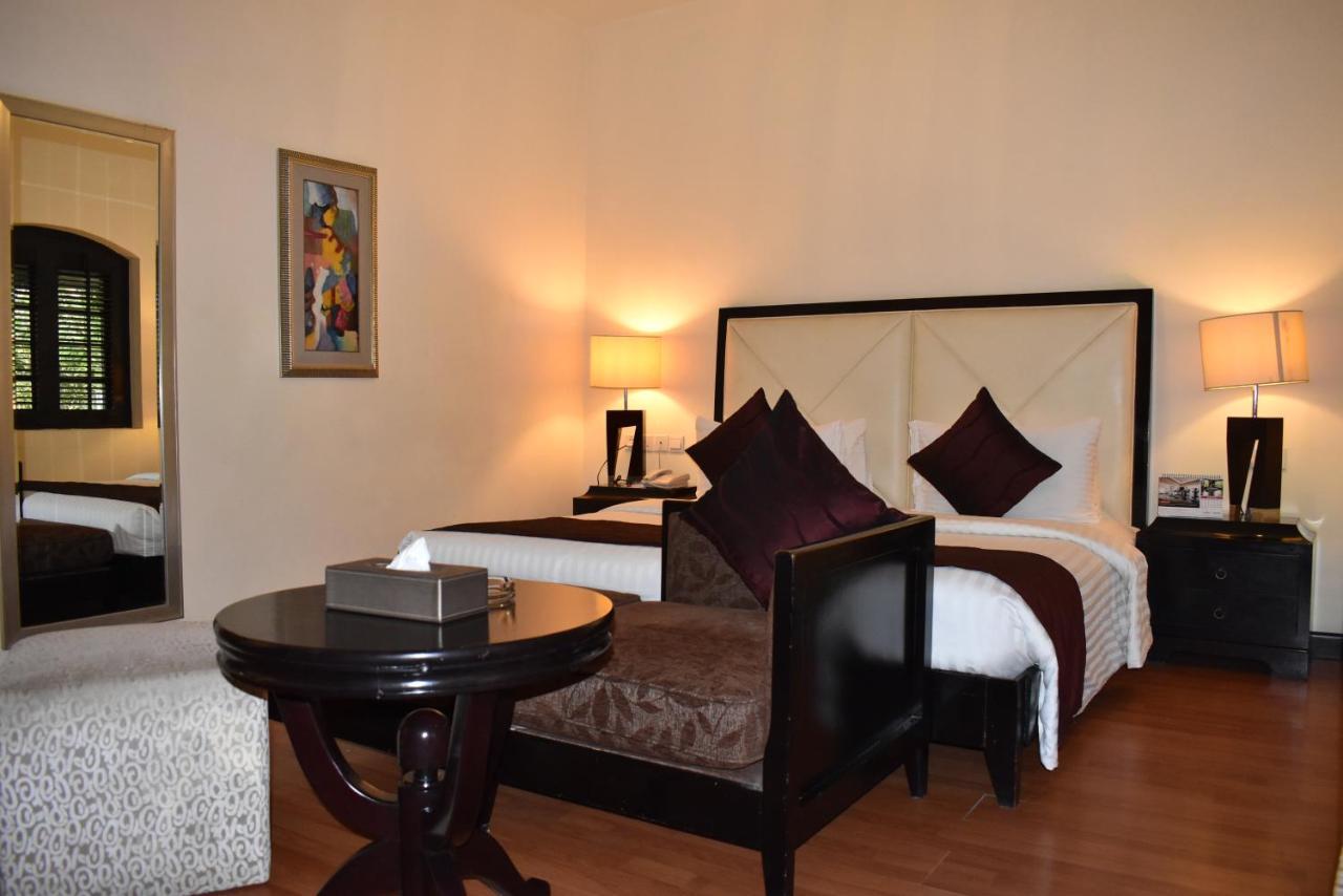 Ramada Plaza By Wyndham Karachi Airport Hotel מראה חיצוני תמונה A bedroom at the hotel